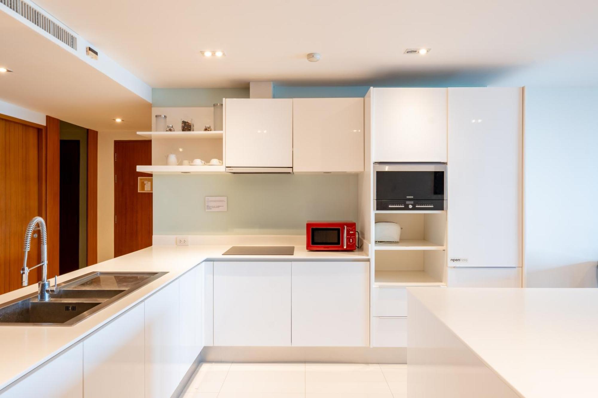 The Privilege Residence Patong Exterior photo